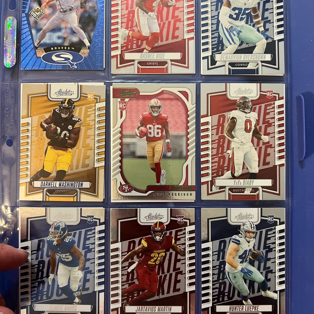 Football Cards - Picture 4 of 12